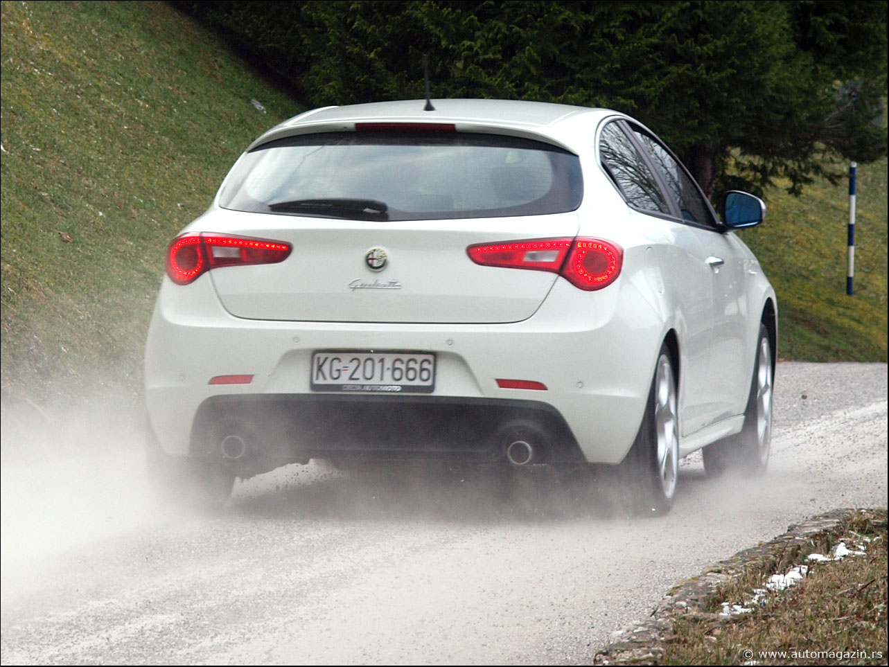 Alfa%20Romeo%20Giulietta%20-%20Automagazin_20110103192204.jpg