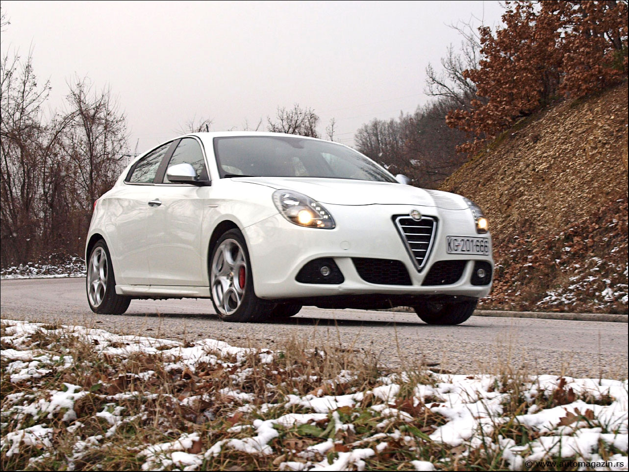 Alfa%20Romeo%20Giulietta%20-%20Automagazin_20110103192323.jpg