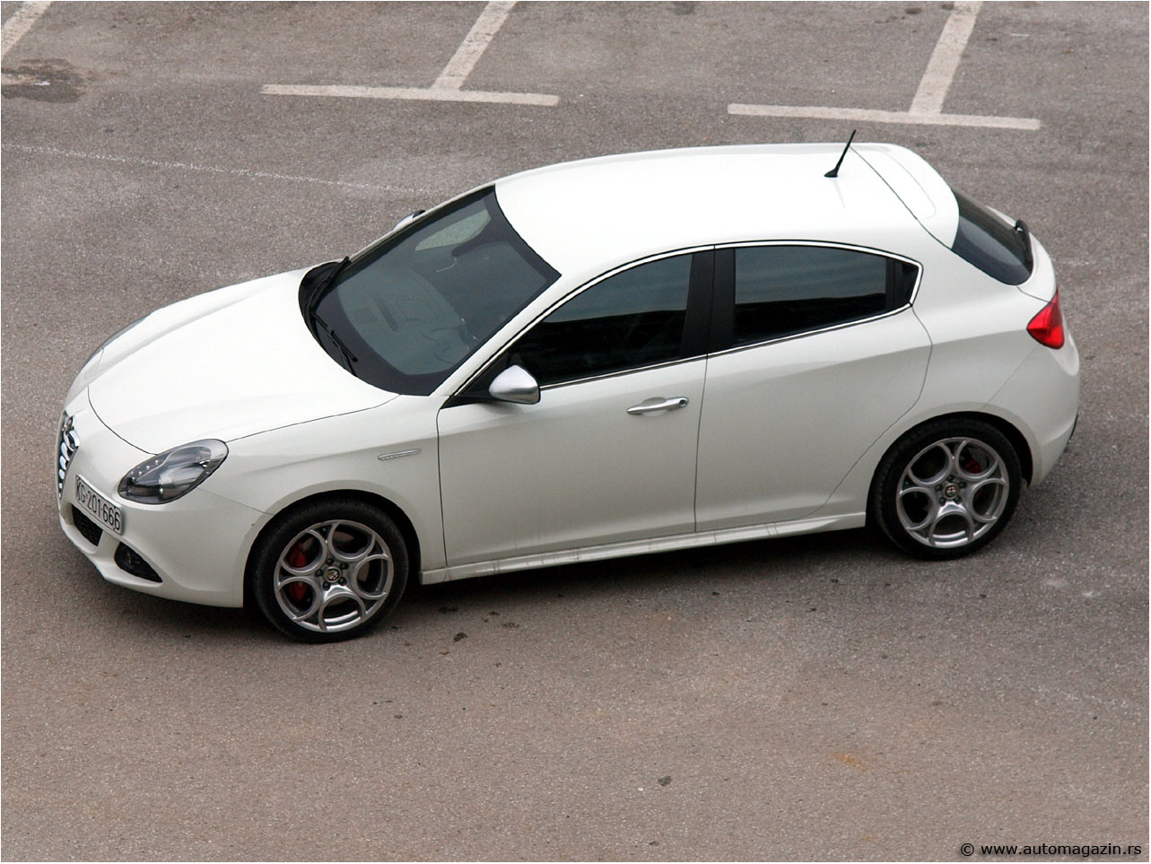 Alfa%20Romeo%20Giulietta%20-%20Automagazin_20110103192742.jpg