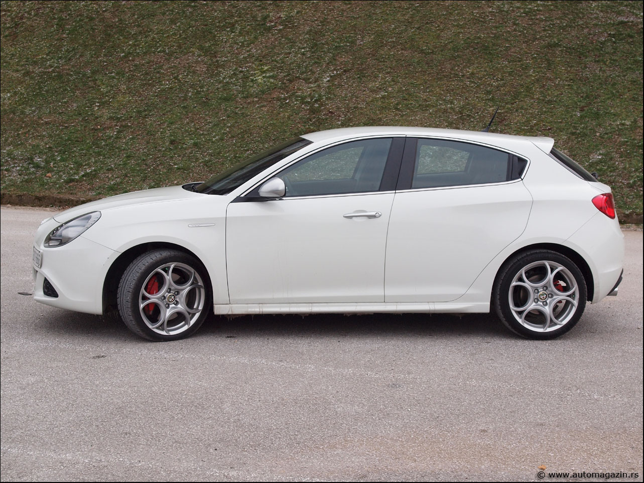 Alfa%20Romeo%20Giulietta%20-%20Automagazin_20110103193110.jpg