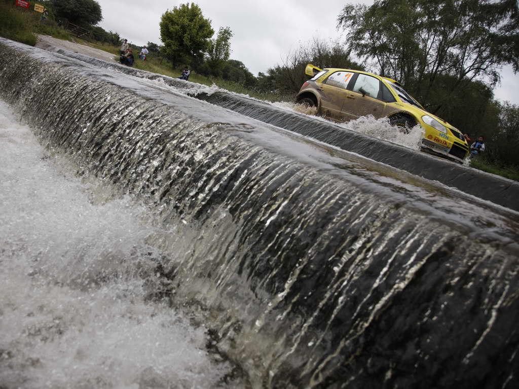 WRC%20-%20Toni%20Gardemeister,%20Suziki%20WRT_20080330050935.jpg