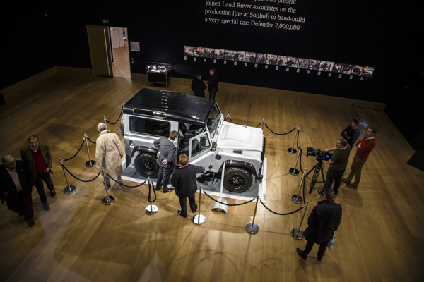Land Rover Defender: 2-milioniti primerak prodat na aukciji (foto+video)
