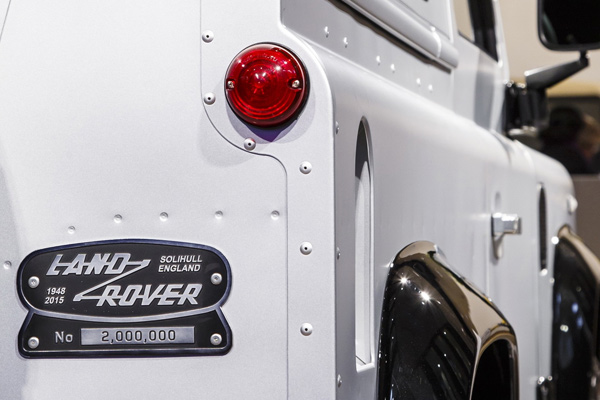 Land Rover Defender: 2-milioniti primerak prodat na aukciji (foto+video)