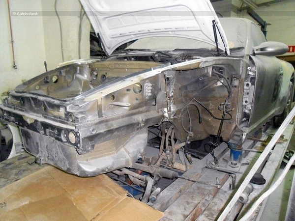 Ovaj Porsche 911 bio je uništen, a onda su stigli ruski mehaničari (FOTO)