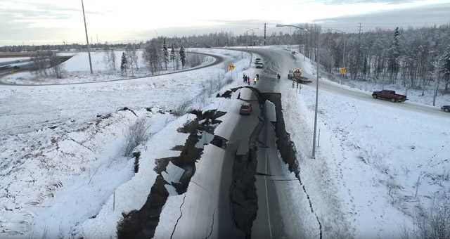 Oštećen put popravljen za 5 dana - na Aljasci to nije problem (foto+video)