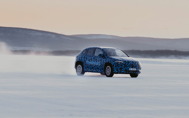 Kompaktna vozila postaju električna - EQA na zimskom testiranju i novi plug-in hibridi na Salonu automobila u Ženevi 