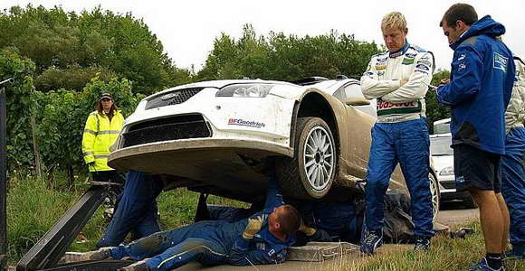 WRC - Problemi za Hirvonena