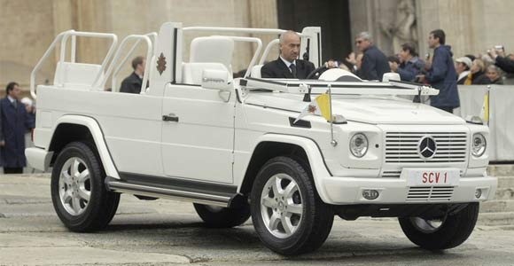 Mercedes-Benz predstavio novi Papamobil