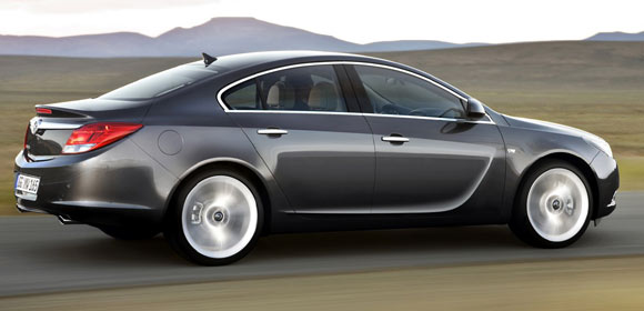 Opel Insignia dolazi, Vactra odlazi