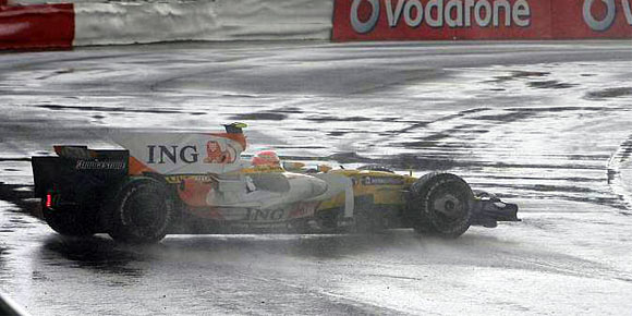 F1 VN V. Britanije - Hamilton pobednik kišnog ruleta