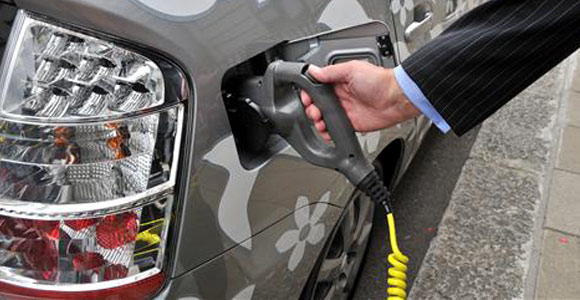 EDF Energy i Toyota - probna vožnja vozila sa utičnicom za struju