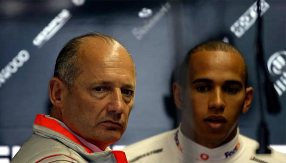 Formula 1 - Ron Dennis brani Hamiltona