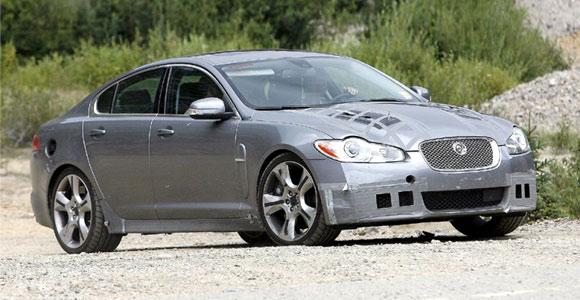 Jaguar XF-R - Mačka se kostreši