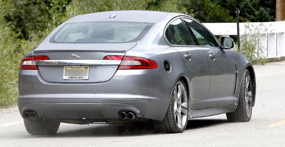 Jaguar XF-R - Mačka se kostreši