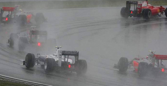 F1 VN Kine - Istorijski double Red Bulla, Vettel kralj kiše