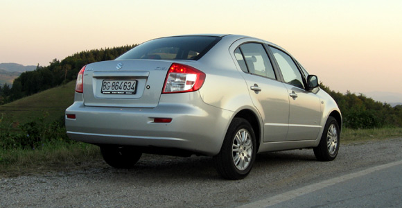 Test: Suzuki SX4 Sedan 1.6 VVT - Sedan za naše ulice