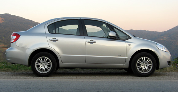 Test: Suzuki SX4 Sedan 1.6 VVT - Sedan za naše ulice