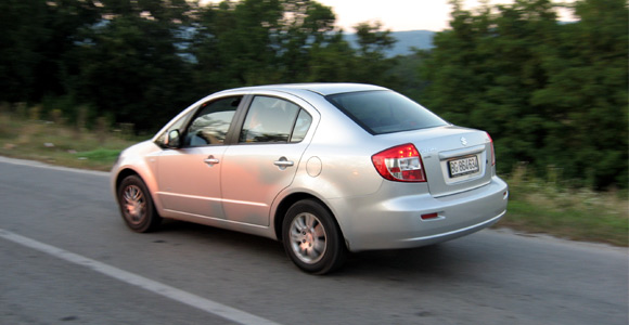 Test: Suzuki SX4 Sedan 1.6 VVT - Sedan za naše ulice