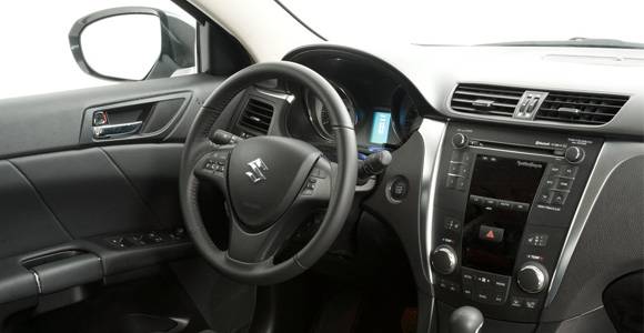 Suzuki Kizashi - prve zvanične fotografije i info + Wallpaper
