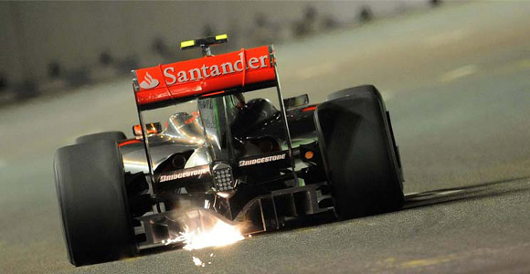 F1 VN Singapura - Hamiltonu pol pozicija, Barichello u zid