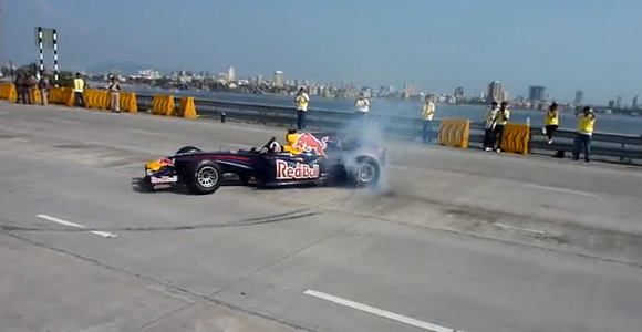 Formula 1 - Show Davida Coultharda u Bombaju + VIDEO