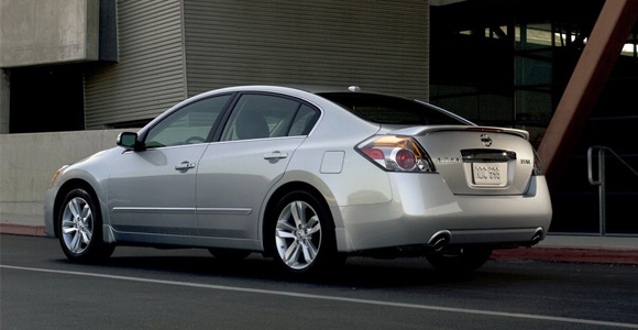 Video: Nissan Altima – Modernizovani sedan u pokretu