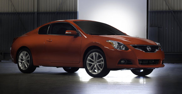 Video: Nissan Altima Coupe 2010