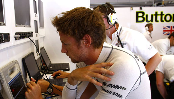 Formula 1 - Hamilton zarađuje 15, a Button 7 miliona funti