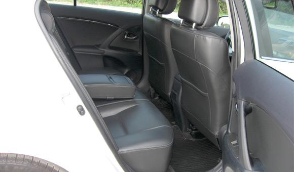Testirali smo: Toyota Avensis 2.0 Valvematic Multidrive S