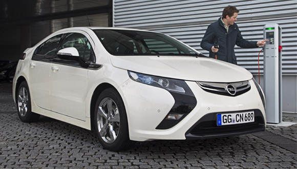 Opel CEO, Nick Reilly, dovezao Amperu na ženevski salon