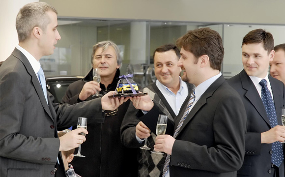 Mercedes-Benz isporučio 15 smart vozila GOODYEAR-u