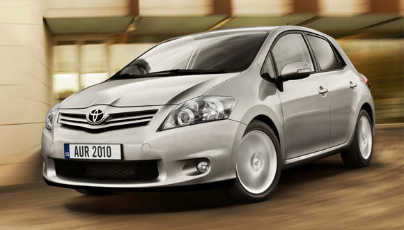 Video: Toyota Auris 2010 u pokretu