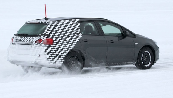 Opel Astra Sports Tourer - špijunske fotografije