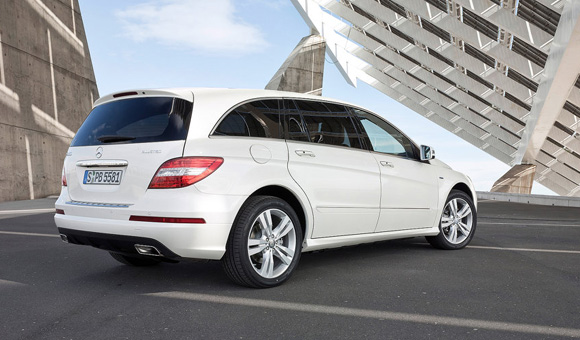 Mercedes-Benz R: prve fotografije redizajniranog modela