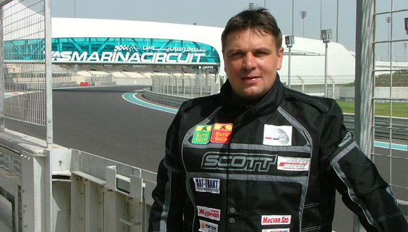 Gabor Saghmeister na cilju Abu Dhabi Desert Challenge-a