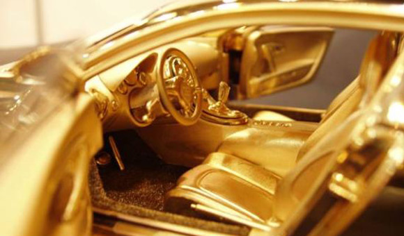 Bugatti Veyron od zlata, platine i diamanata