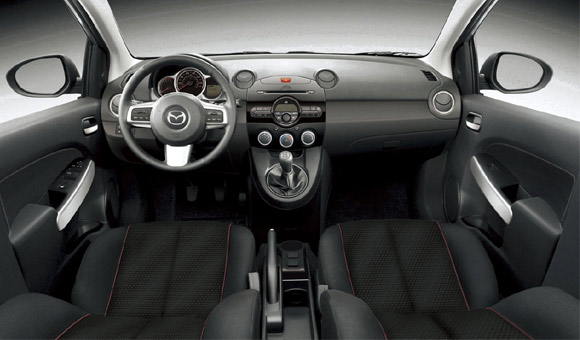 Mazda premijere na Salonu automobila u Parizu