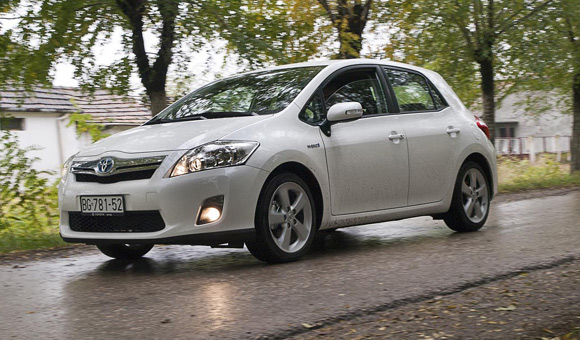 Toyota Auris Hybrid stigla u Srbiju, cene poznate!
