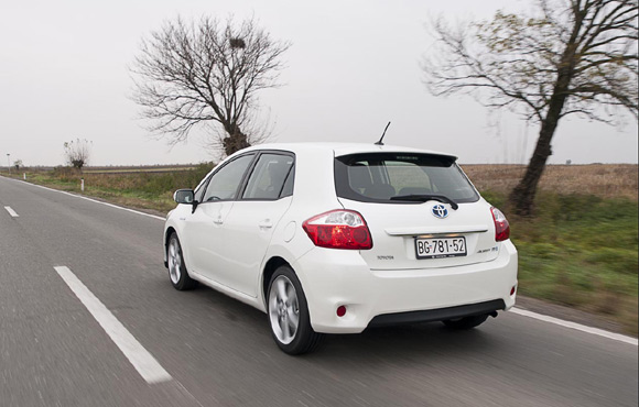 Toyota Auris Hybrid stigla u Srbiju, cene poznate!