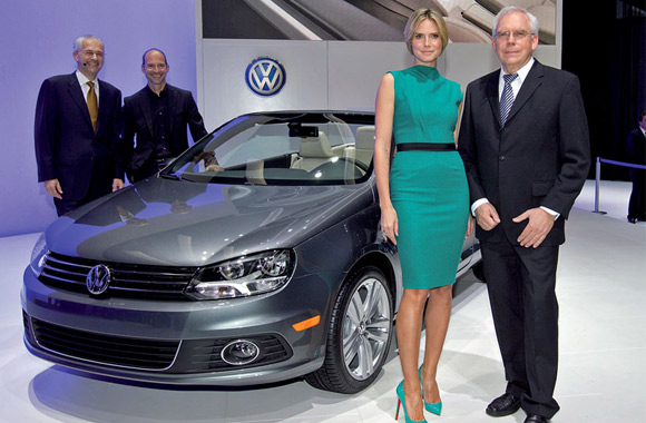 Los Angeles Auto Show - Heidi Klum i VW Eos 2011