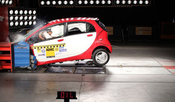Mitsubishi i-MiEV: Crash testovi