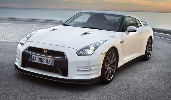 Video: Nissan GT-R 2011