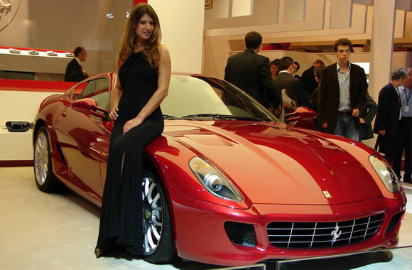 Među vlasnicima automobila Ferrari samo 6,4% žena