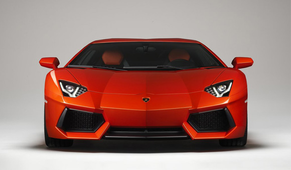 Video: Lamborghini Aventador - Svi putevi vode u Rim