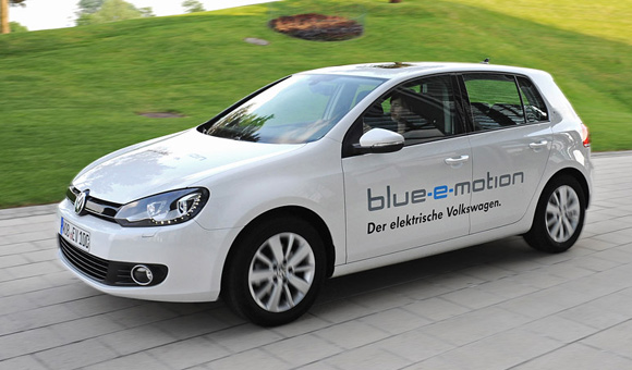 Električni VW Golf blue-e-motion na ulicama Wolfsburga