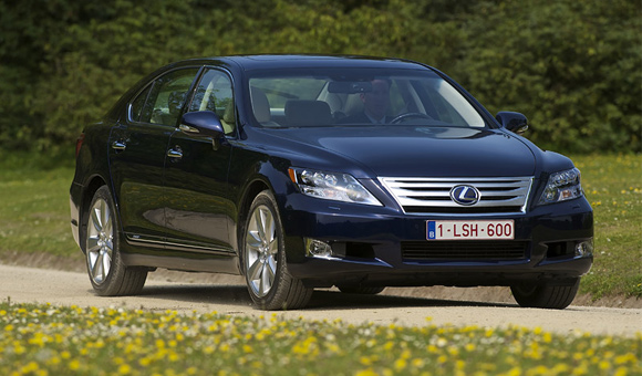 Video: Lexus LS 600h L - Svadbena limuzina princa Albert II