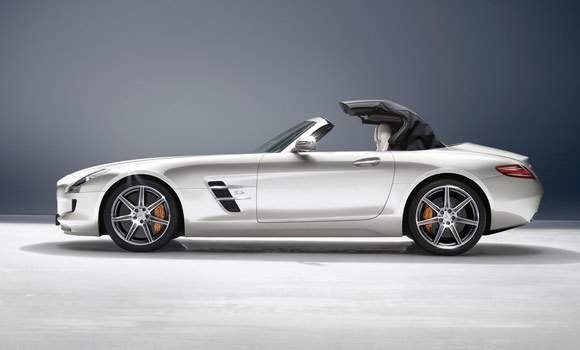 Mercedes-Benz SLS AMG Roadster: leti i bez krila
