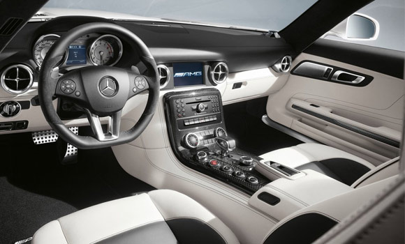 Mercedes-Benz SLS AMG Roadster: leti i bez krila