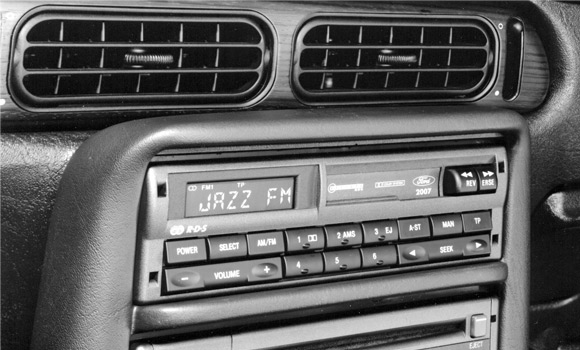 Ford prelazi na digitalne audio uređaje