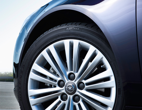 Opel Insignia 2012: Novi motori i vrhunska svojstva